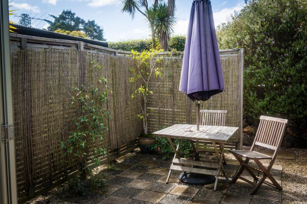 The Courtyard Villa Oneroa ภายนอก รูปภาพ